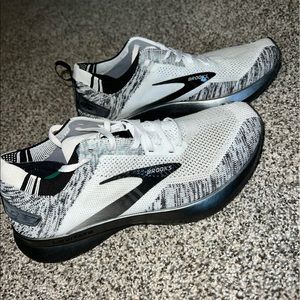 Brooks Levitate Running Shoes
